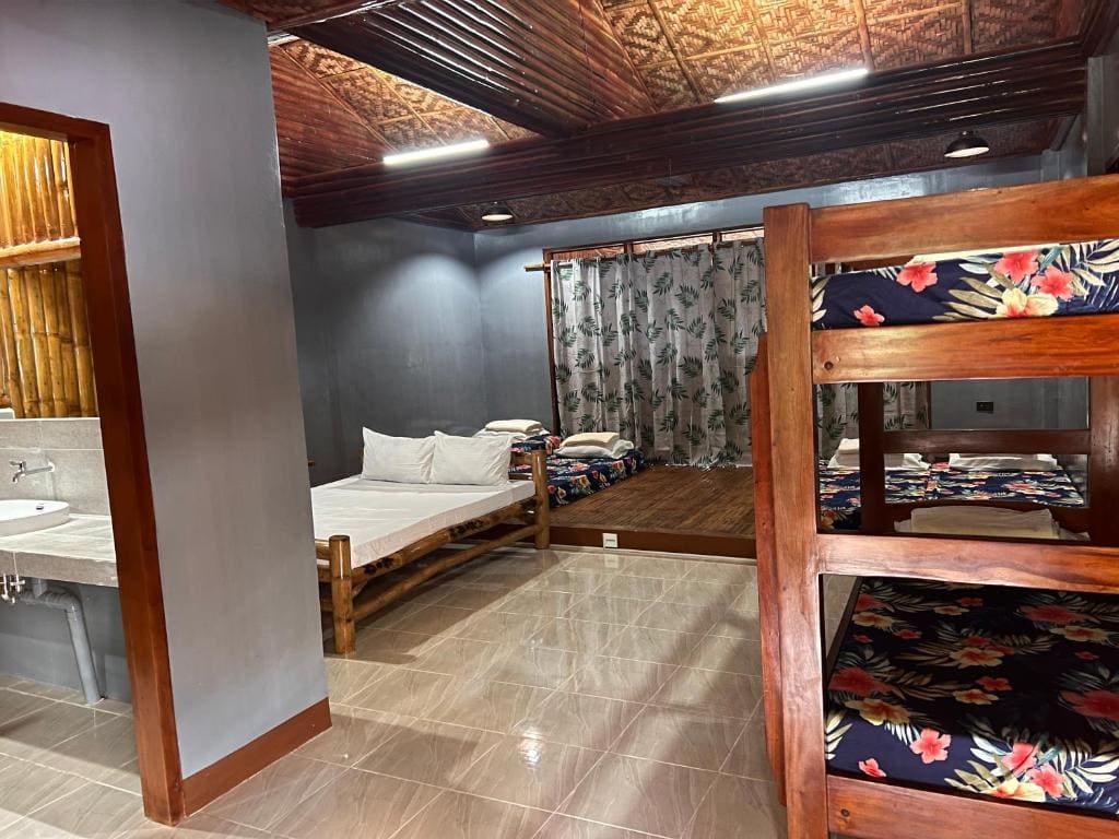 Family Room with Side Sea View room - Image 2