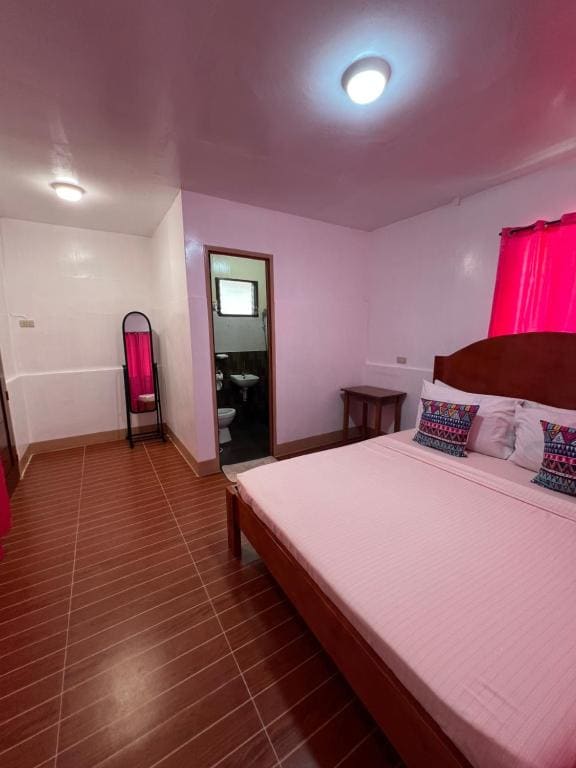 Quadruple Room with Private Bathroom room - Image 3
