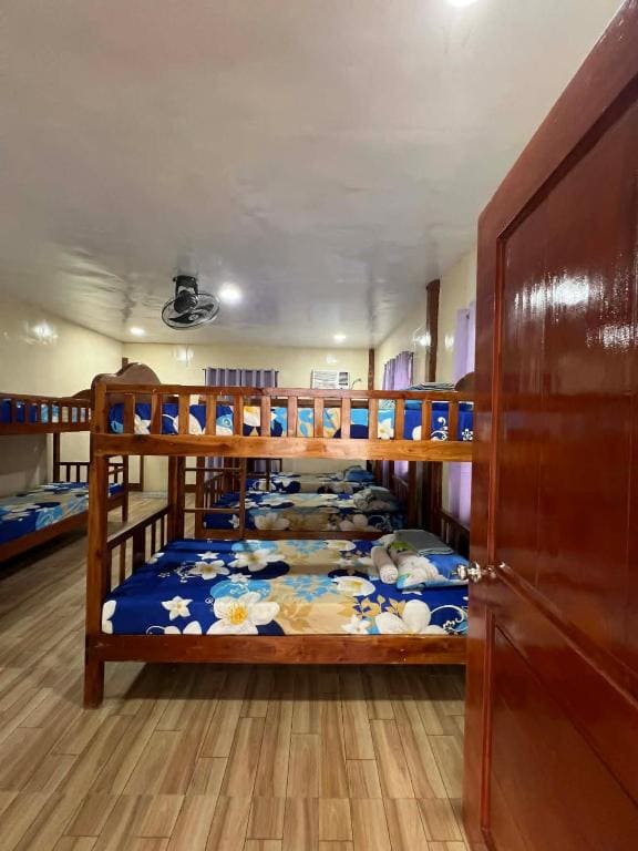 Standard Family Room room - Image 1