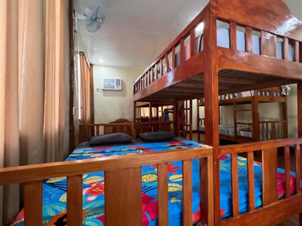 Standard Family Room room - Image 2