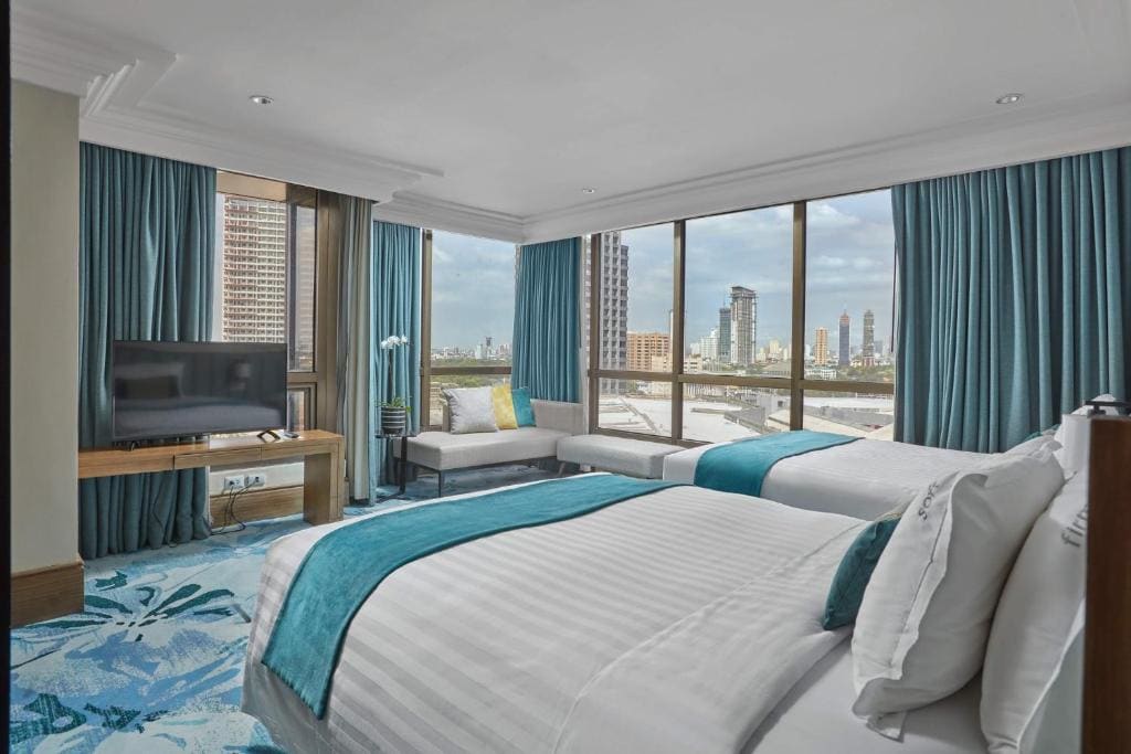 Premium King Room - Lounge Access room - Image 2