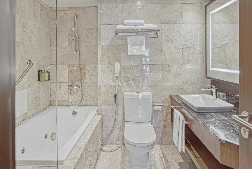 Two-Bedroom Penthouse Suite with Lounge Access room - Image 3