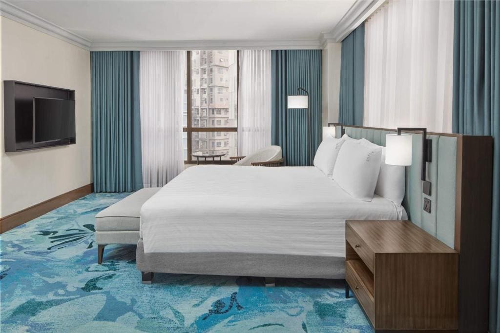 One-Bedroom Suite room - Image 2