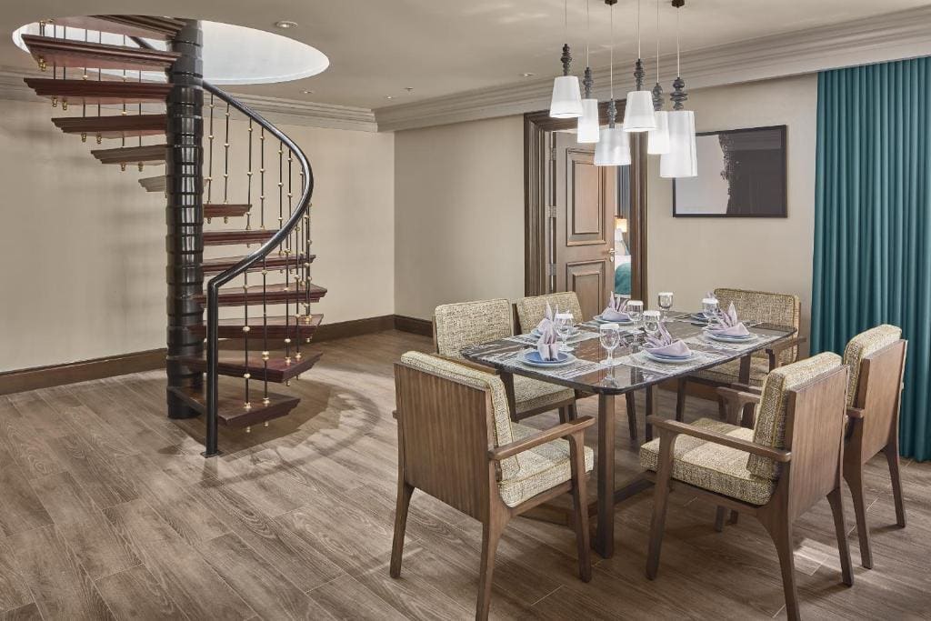 Two-Bedroom Penthouse Suite with Lounge Access room - Image 2