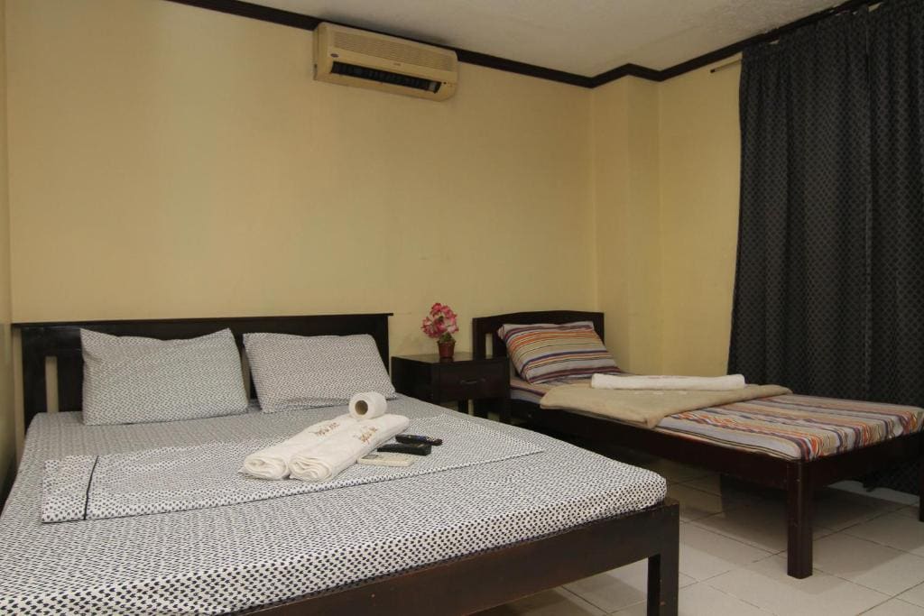 Superior Triple Room room - Image 1