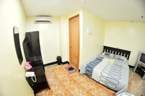Deluxe Family Room room - Image 3