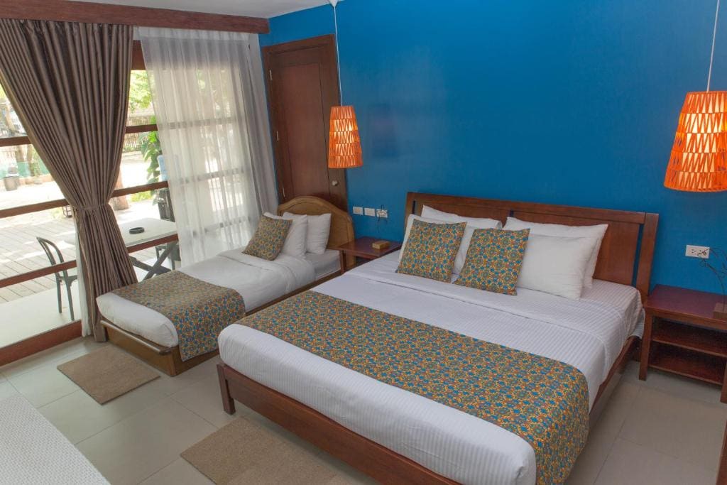 Superior Triple Room room - Image 2