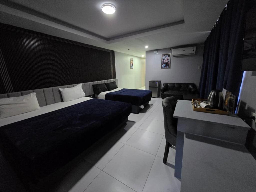 Twin Room with Balcony room - Image 3