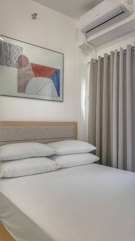 Deluxe Double Room with Balcony room - Image 2