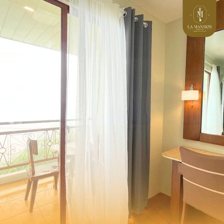 Superior Queen Room room - Image 3