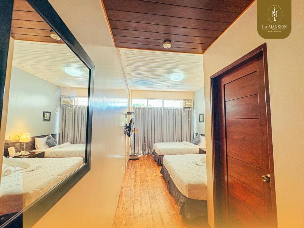 Deluxe Triple Room room - Image 2