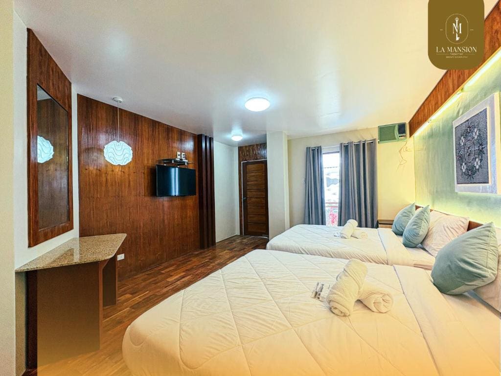Standard Family Room room - Image 2