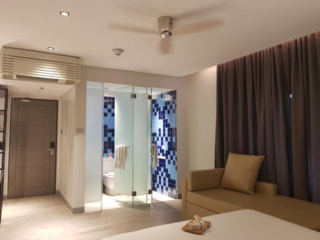 Deluxe Queen Room room - Image 1