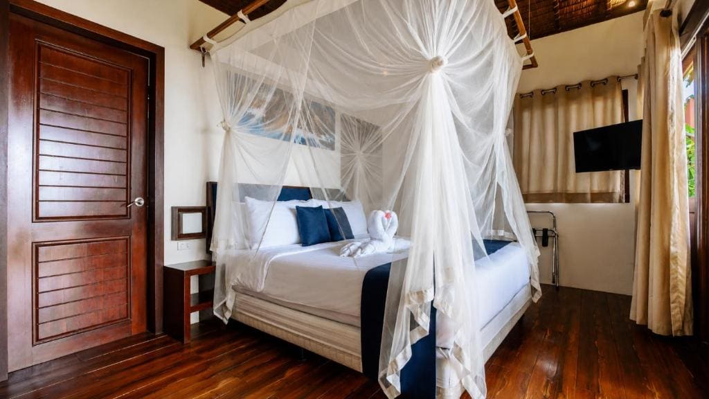 Beach Front Cottage room - Image 2
