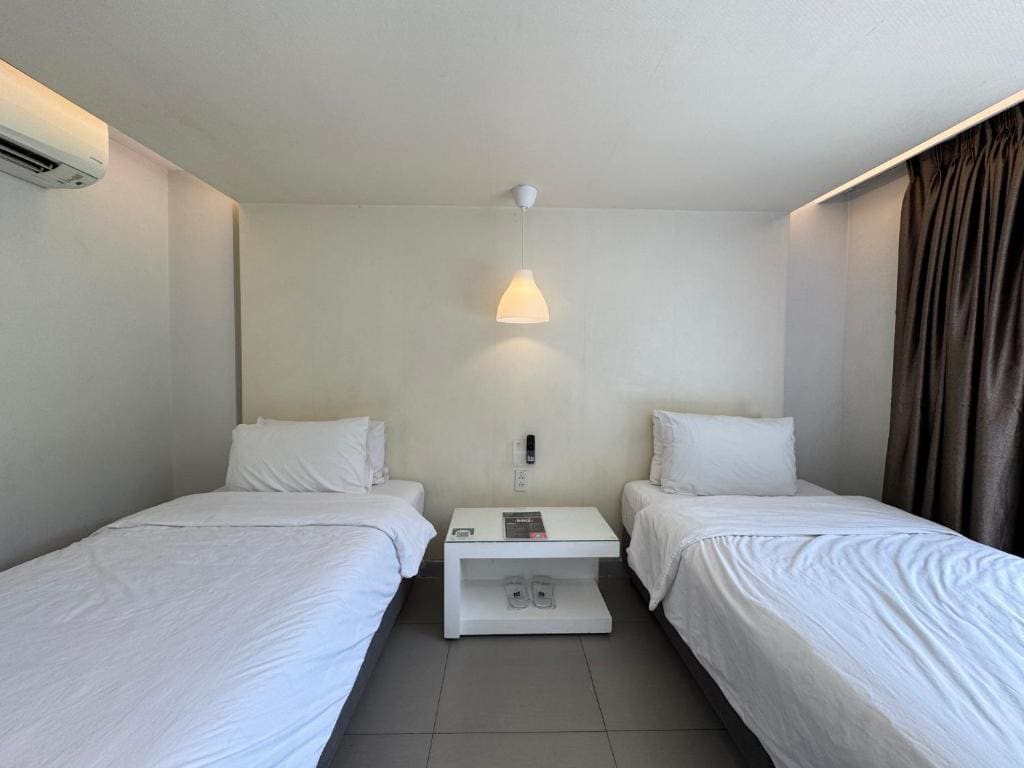 Deluxe Twin Room room - Image 1