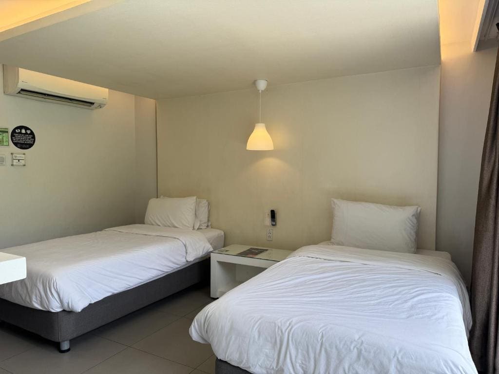 Deluxe Twin Room room - Image 3