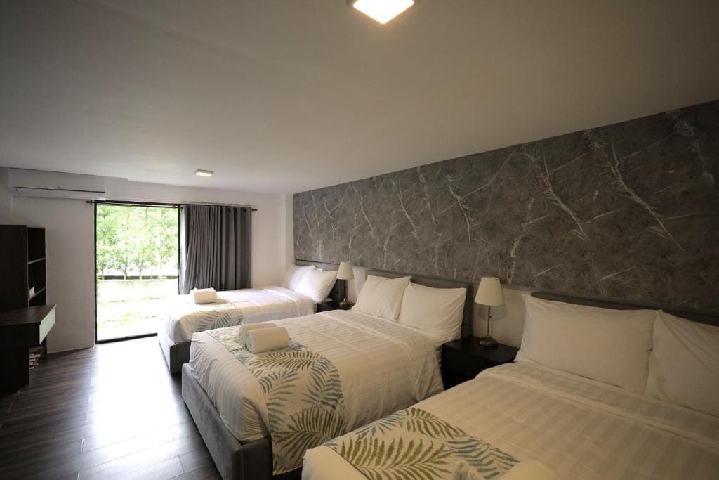 Family Room with Garden View room - Image 1