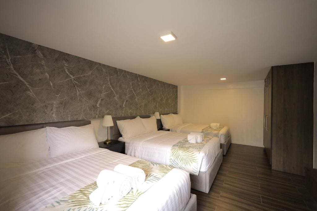 Family Room with Garden View room - Image 3