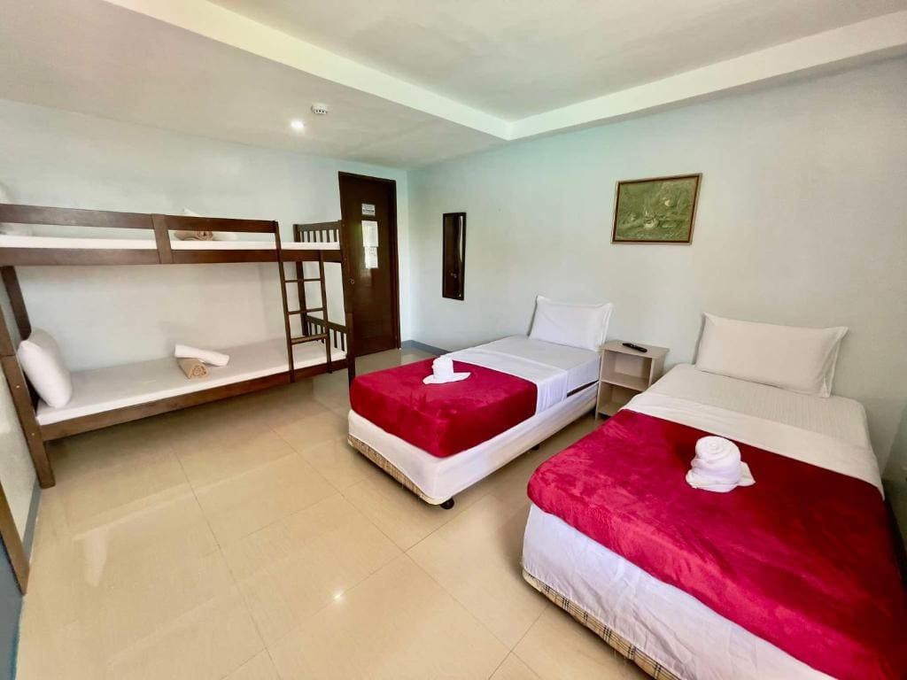 Standard Quadruple Room room - Image 3