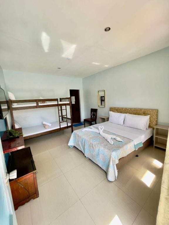 Family Room room - Image 2