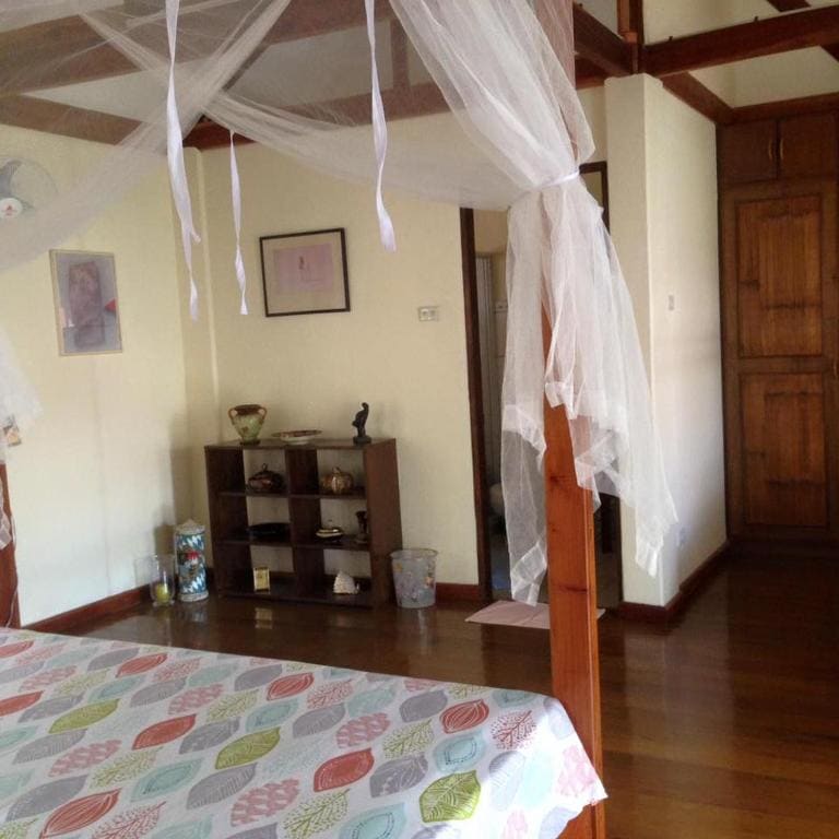 Deluxe Queen Room room - Image 1