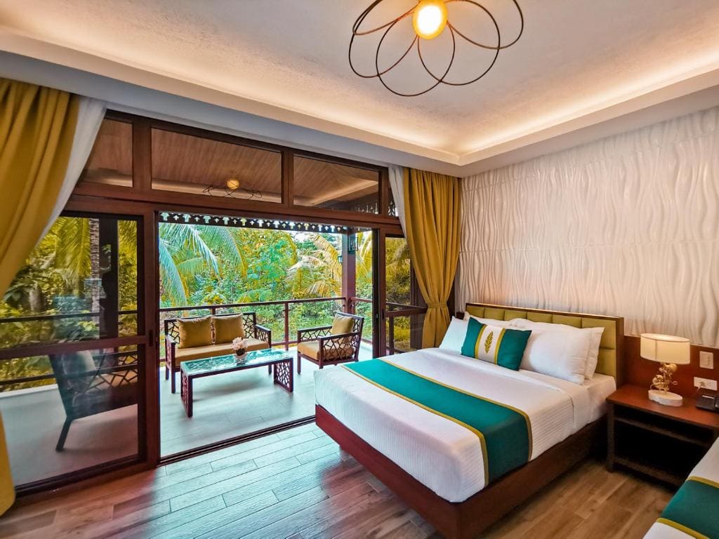 Family Room with Balcony room - Image 3