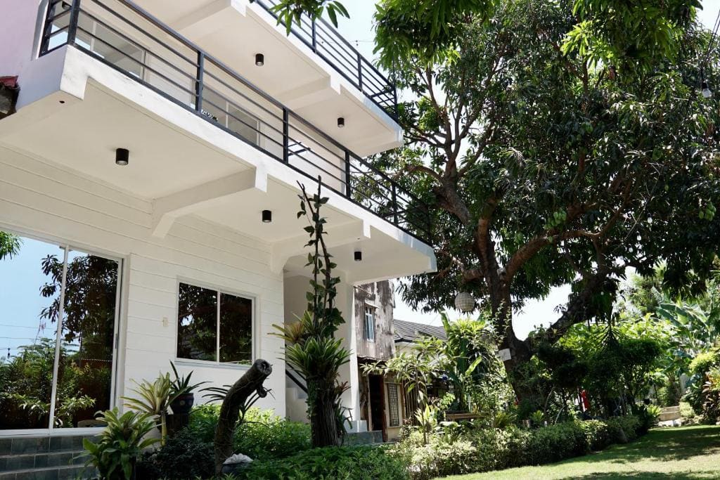 Deluxe Double Room with Balcony room - Image 1