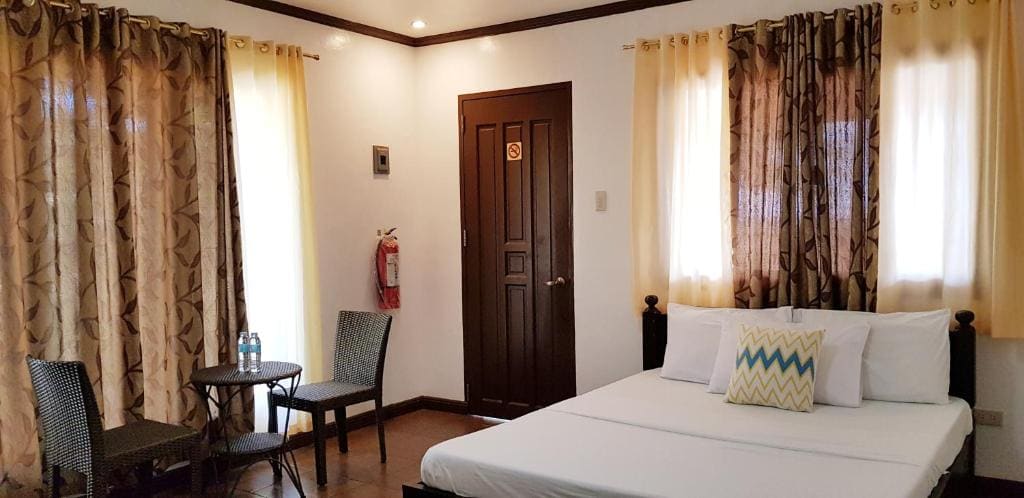 Deluxe Quadruple Room room - Image 3