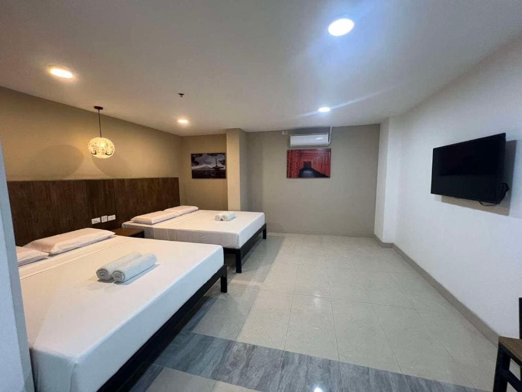 Quadruple Room with Private Bathroom room - Image 3