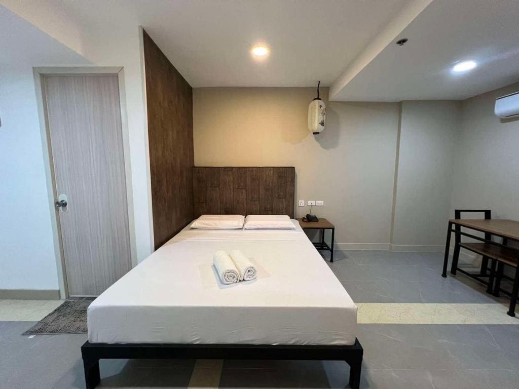 Deluxe Room room - Image 2