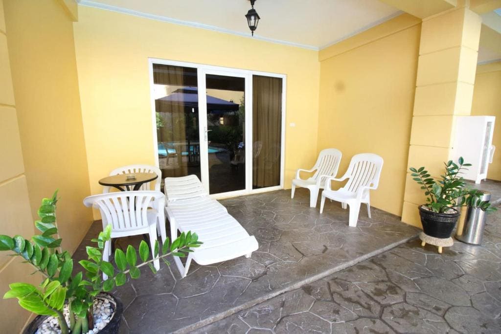 Suite with Pool View room - Image 3