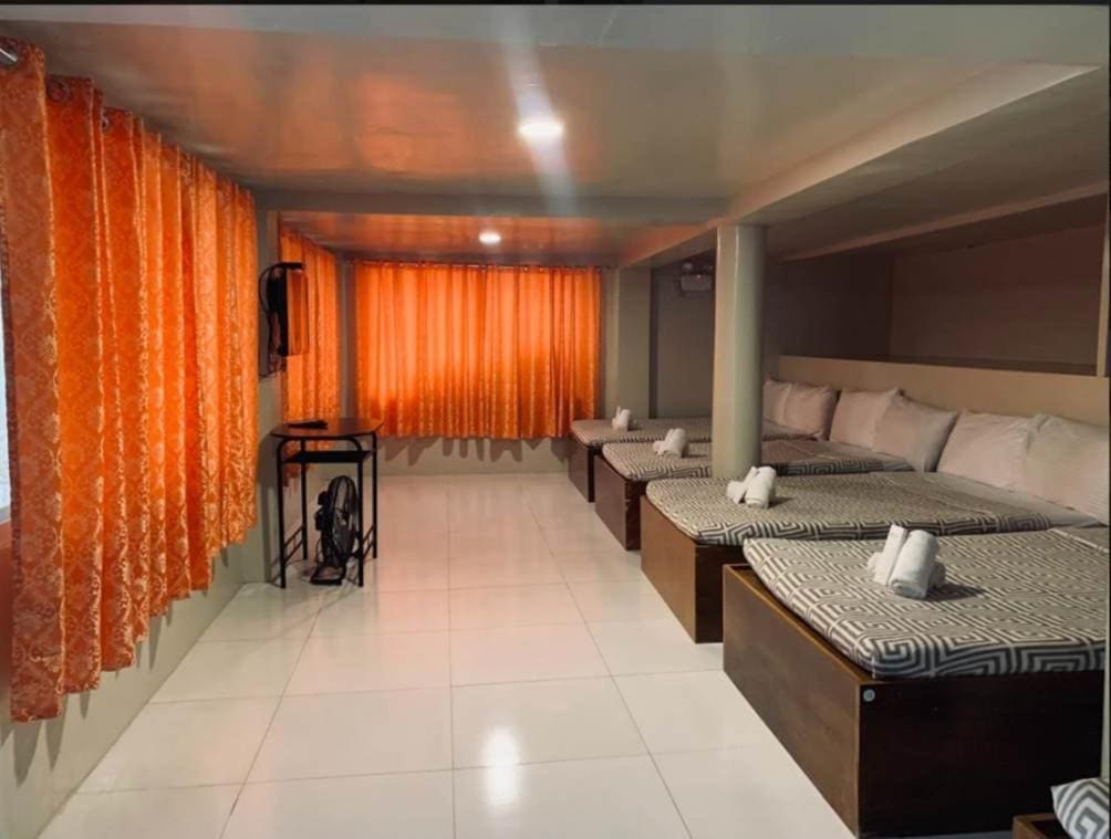Family Room room - Image 3