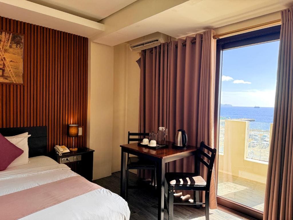 Deluxe King Room room - Image 1