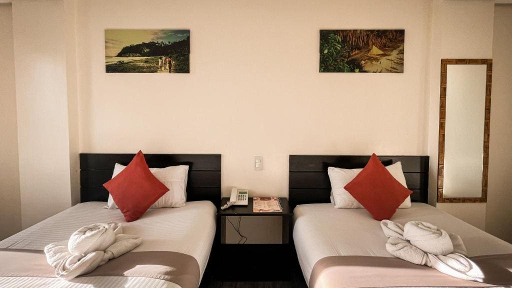Deluxe Queen Room room - Image 1