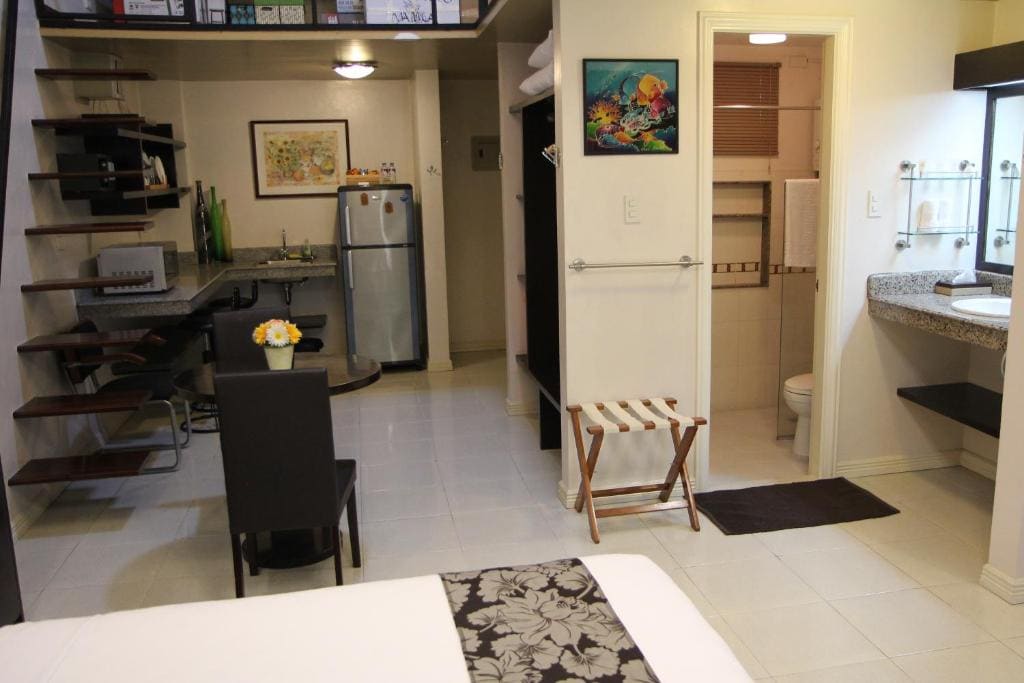 Double Room with Balcony room - Image 2