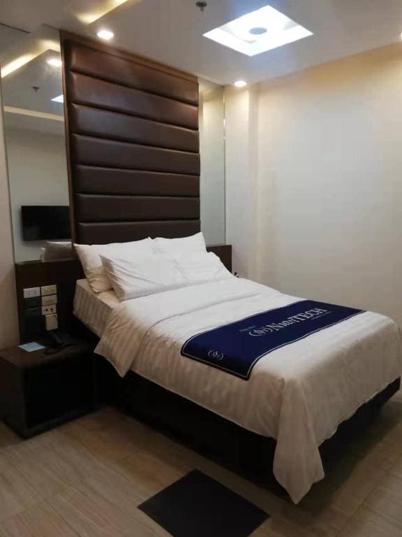 Small Double Room room - Image 3