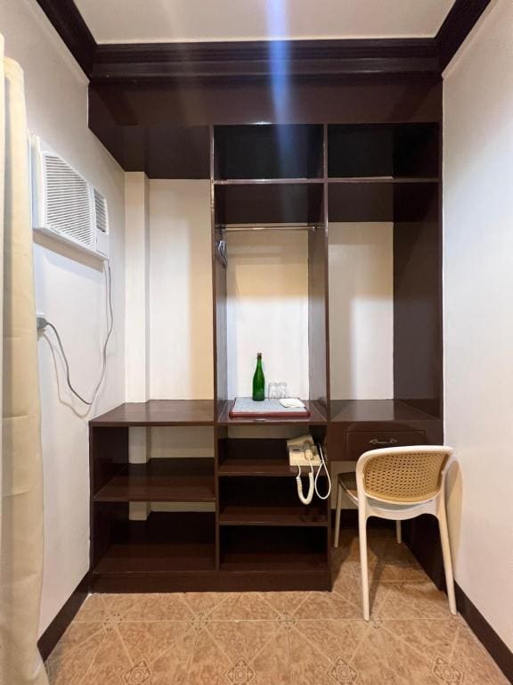 Deluxe Queen Room room - Image 2