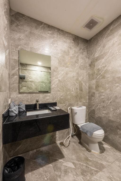 Family Room room - Image 3