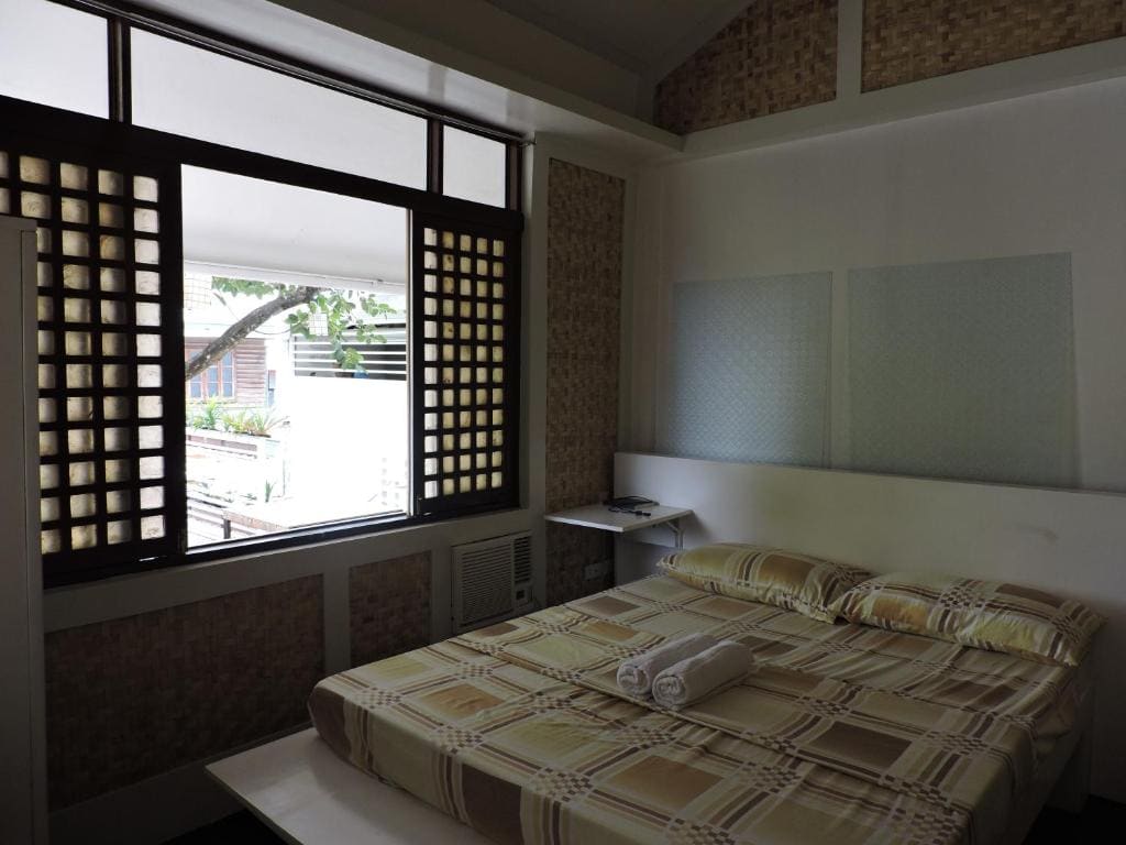 Quadruple Room with Shared Bathroom room - Image 2