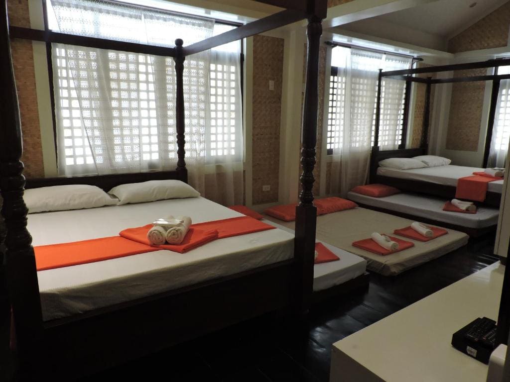 Deluxe Family Room room - Image 3