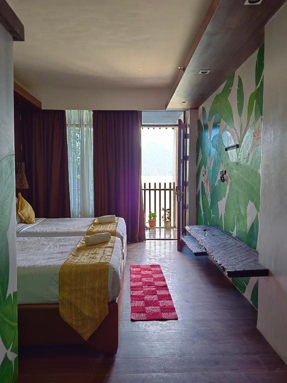 Family Room with Side Sea View room - Image 2