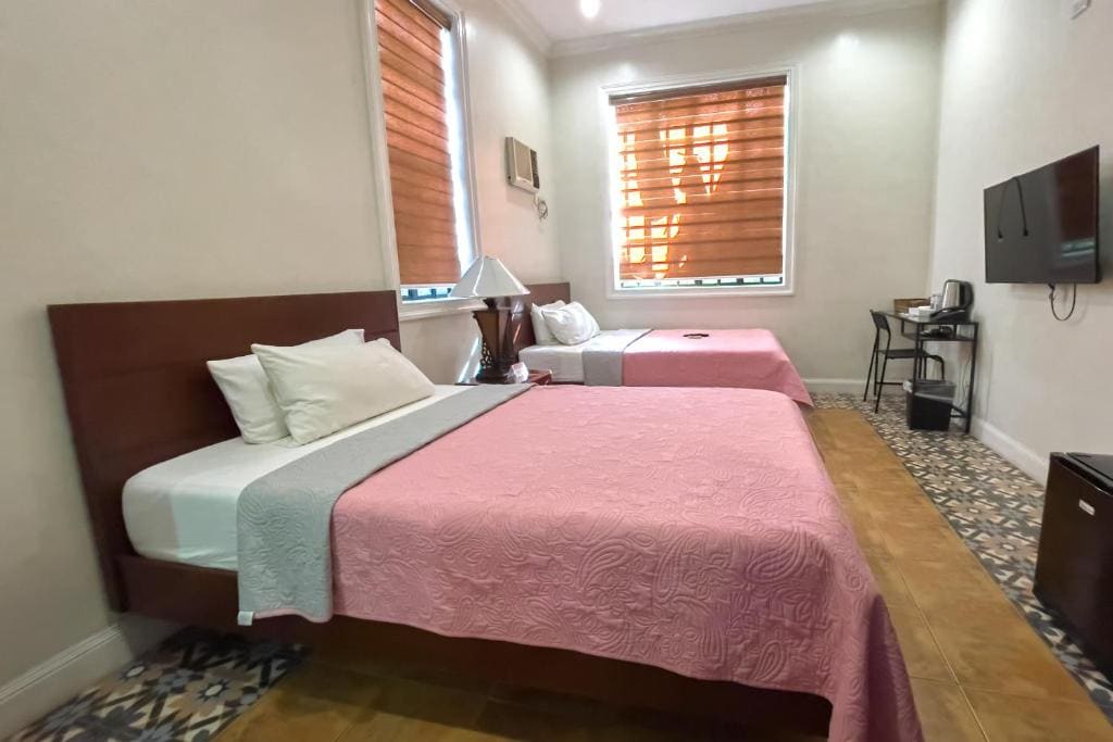 Deluxe Quadruple Room room - Image 2