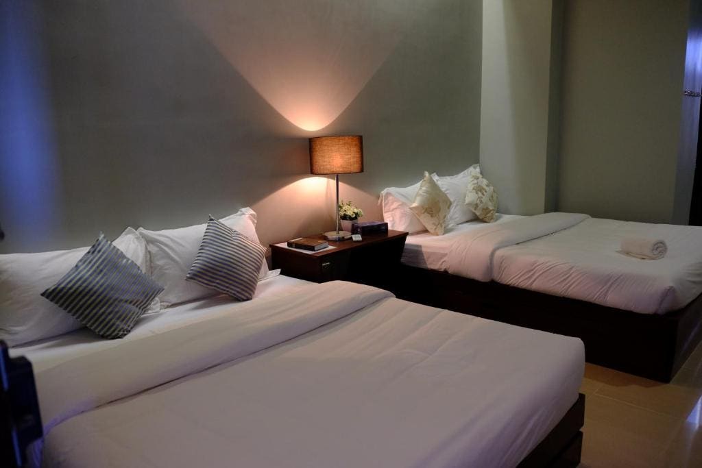 Deluxe Family Room room - Image 3