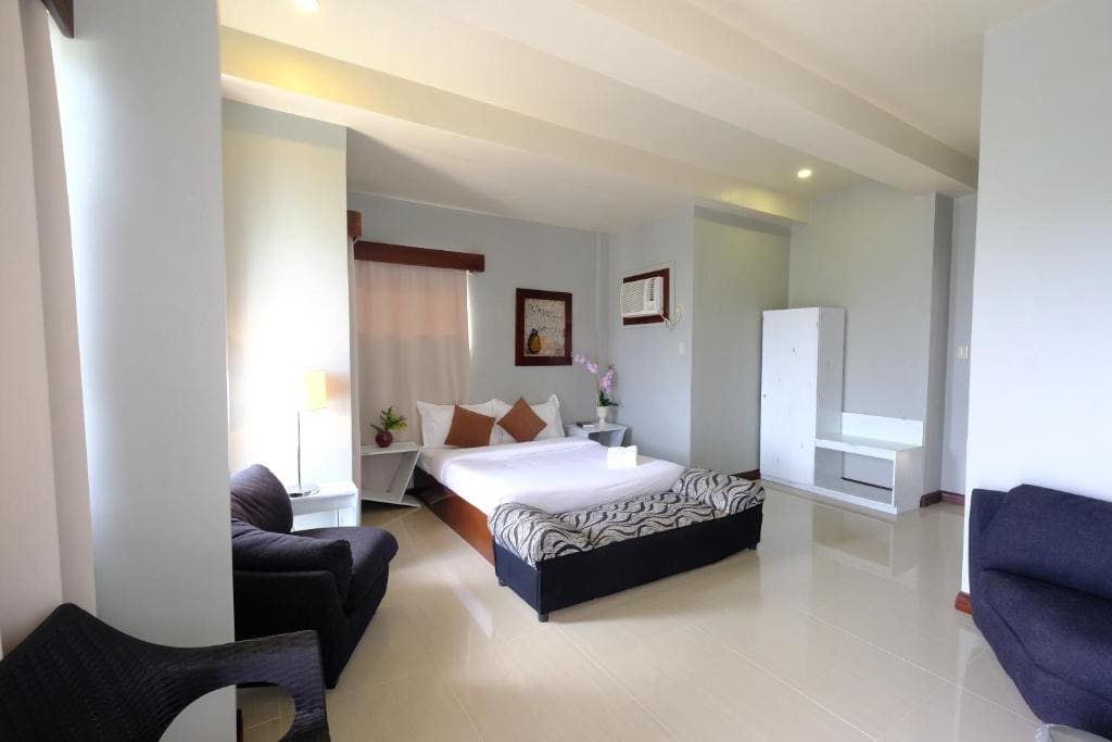 Deluxe Queen Room room - Image 2