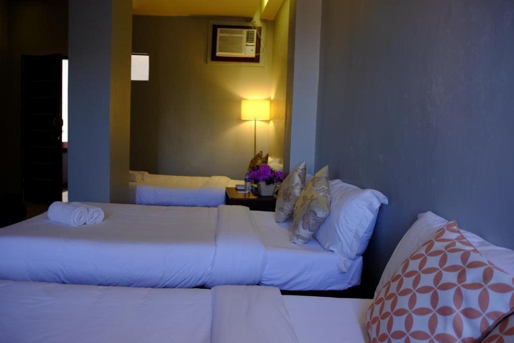 Deluxe Family Room room - Image 2