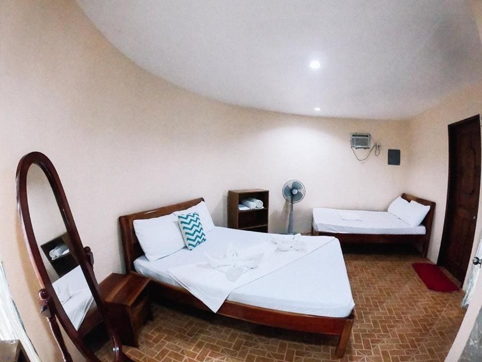 Bungalow - Water Front room - Image 2