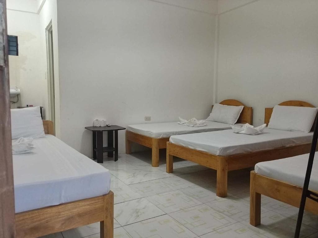 Quadruple Room with Bathroom room - Image 2