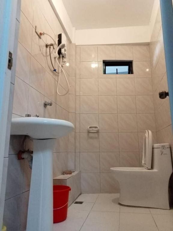 Family Room with Private Bathroom room - Image 3