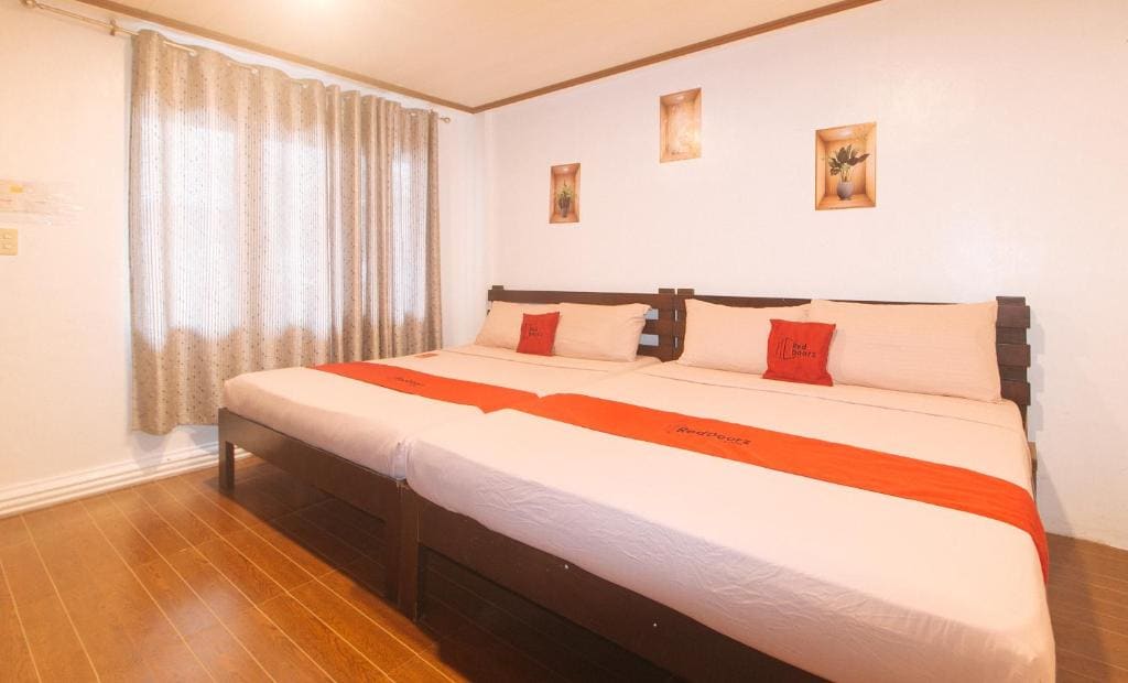 Family Room room - Image 2