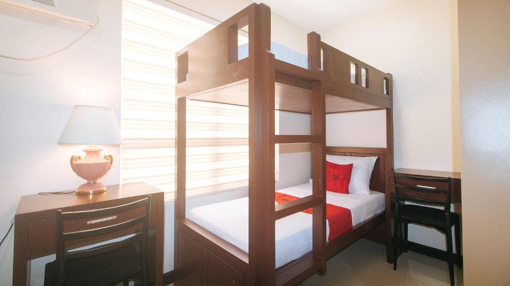 Family Room room - Image 3